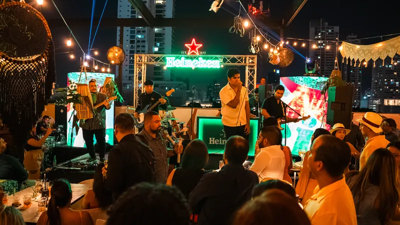 Crowd in front of the stage on the Terrat terrace